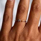 Verstellbarer Geburtsstein-Ring mit Initiale "Tove"