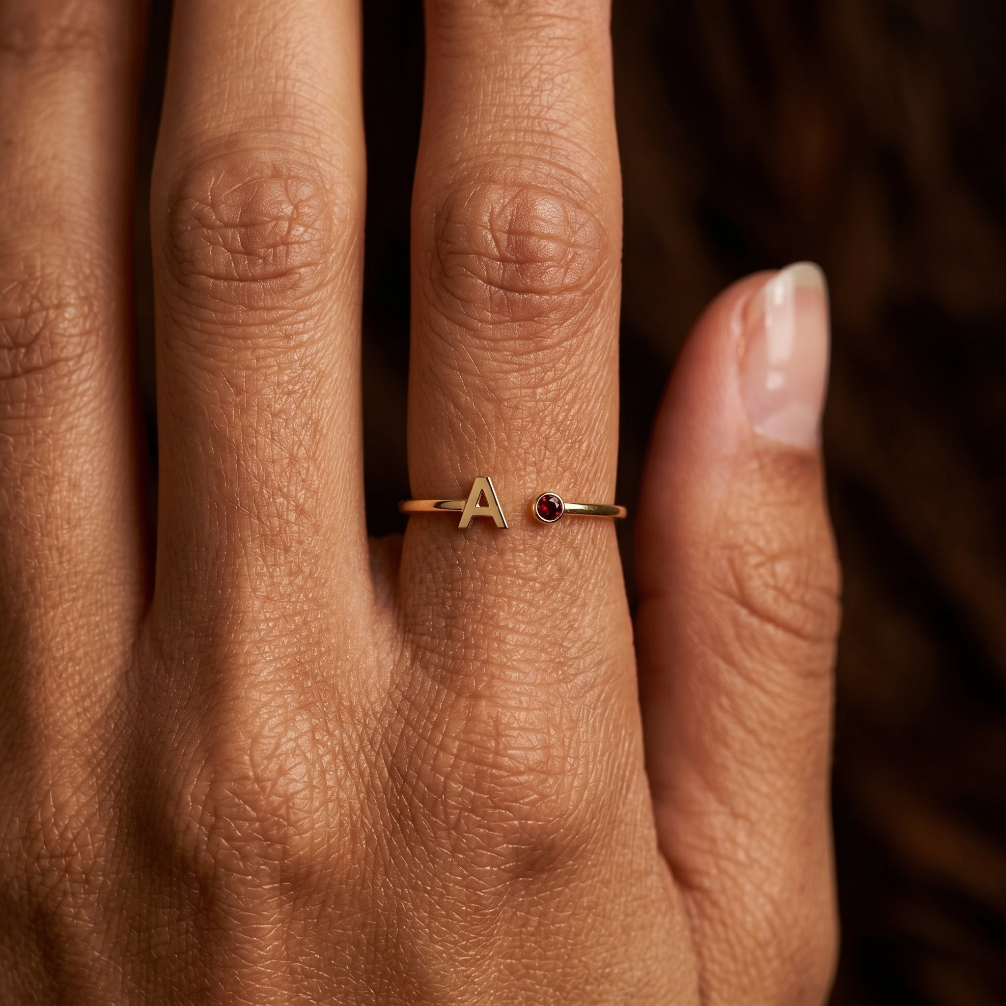 Verstellbarer Geburtsstein-Ring mit Initiale "Tove"